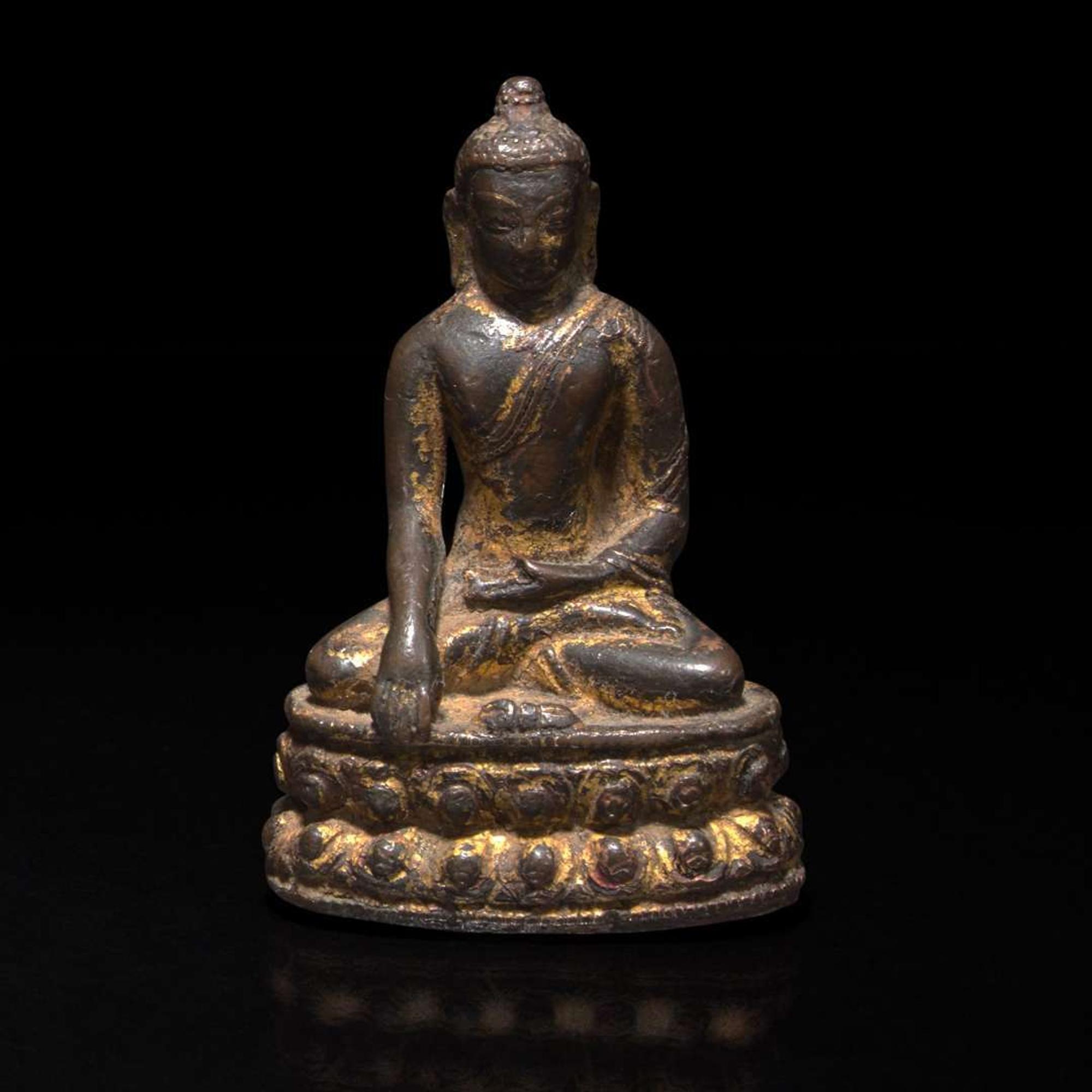 A small Indian or Himalayan gilt copper alloy figure of Buddha Akshobhya 印度或喜马拉雅铜鎏金阿閦佛 12th/14th Century or earlier ??????????