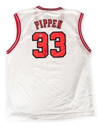 A Scottie Pippen Signed Autograph Chicago Bulls Jersey (Beckett Authentication Services BAS Certified),
