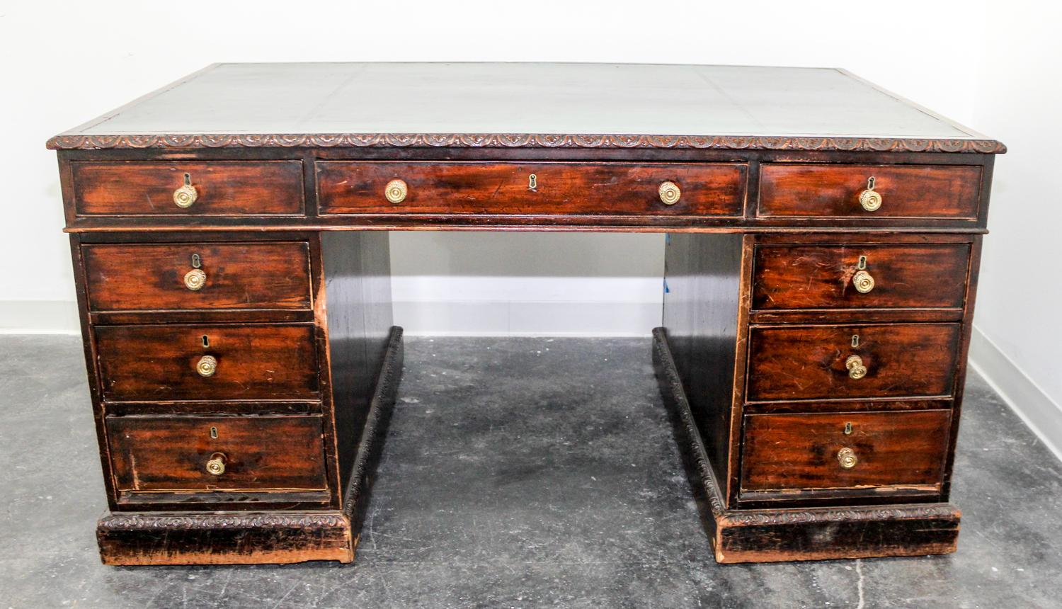 An English Mahogany Partners' Desk Height 29 3/4 x width 59 1/2 x depth 57 1/2 inches. — 19TH/20TH CENTURY