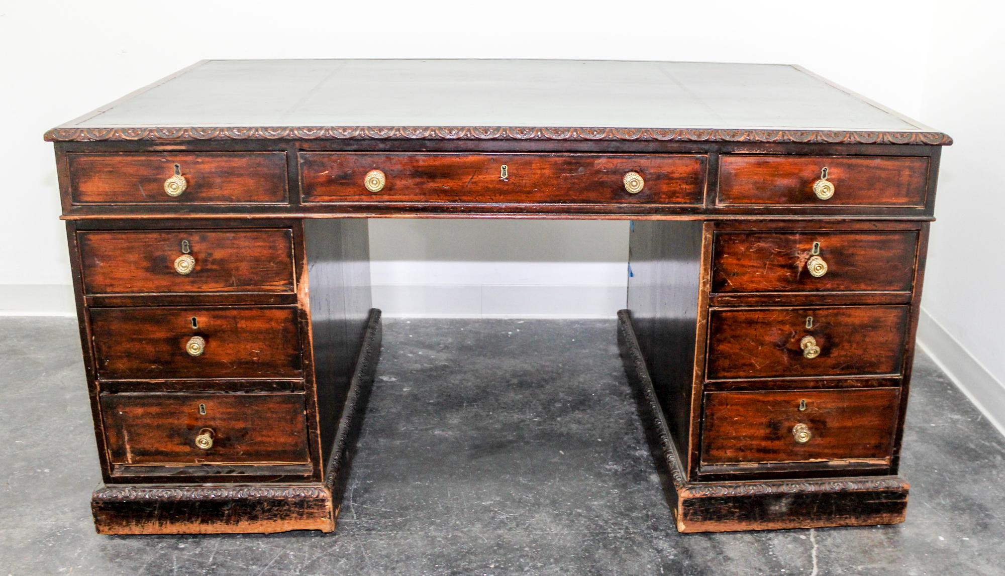An English Mahogany Partners' Desk Height 29 3/4 x width 59 1/2 x depth 57 1/2 inches. — 19TH/20TH CENTURY