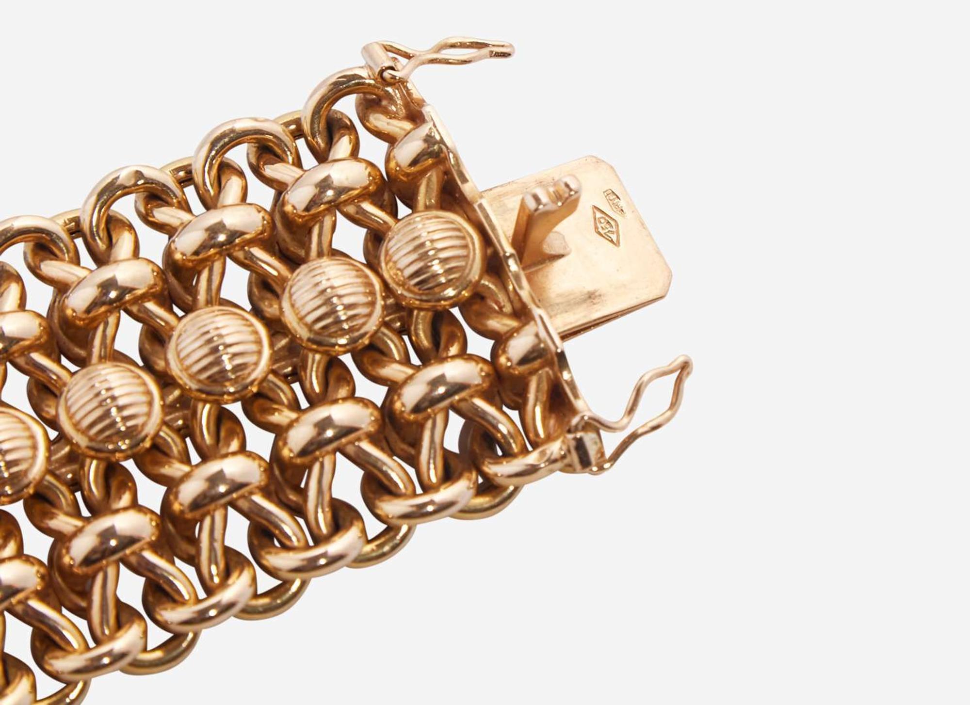An 18K Yellow Gold Bracelet