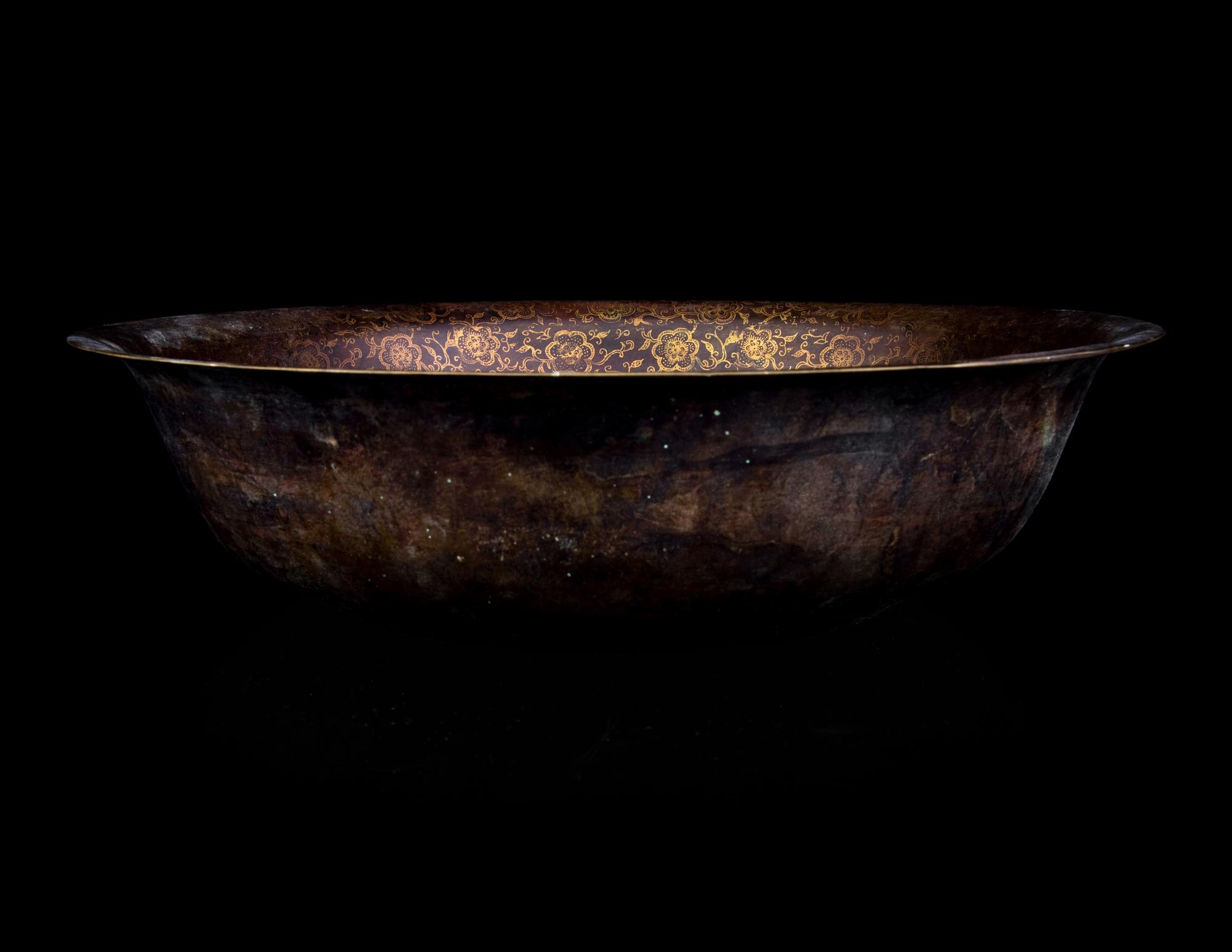 A Chinese Silvered Mounted Conch and A Silvered Metal Inlaid Basin