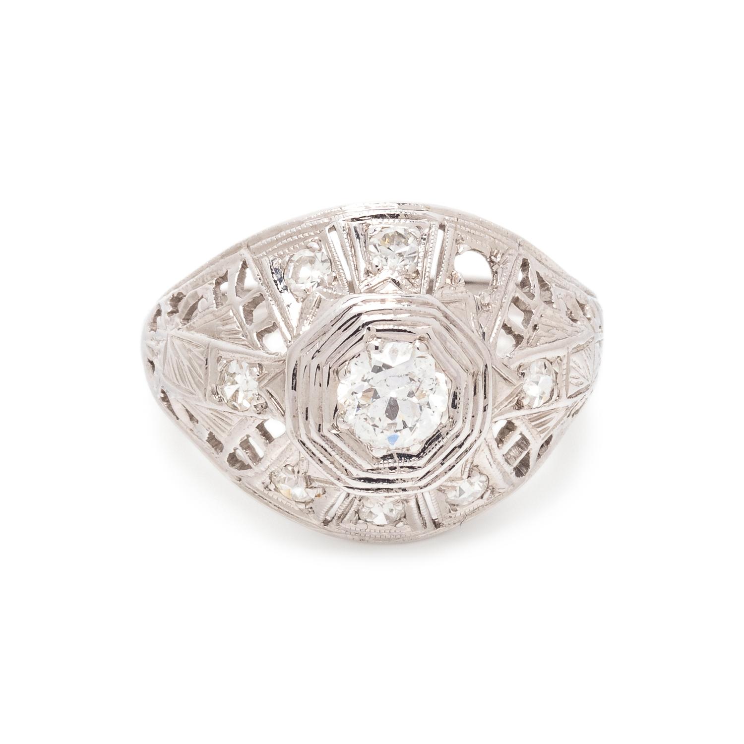 WHITE GOLD AND DIAMOND RING