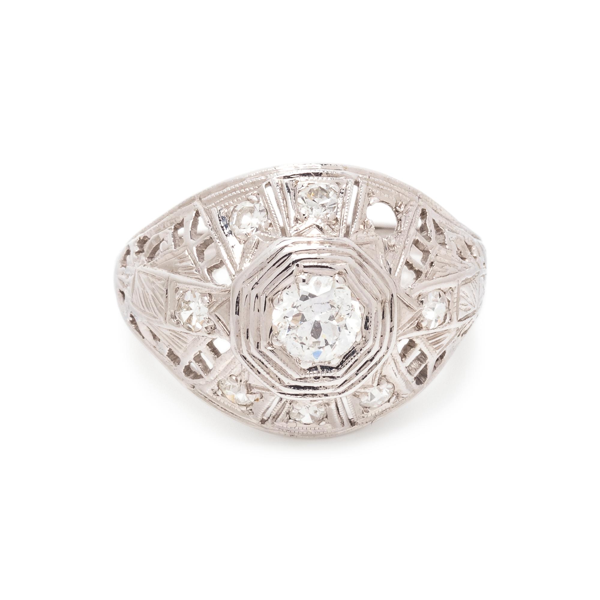 WHITE GOLD AND DIAMOND RING