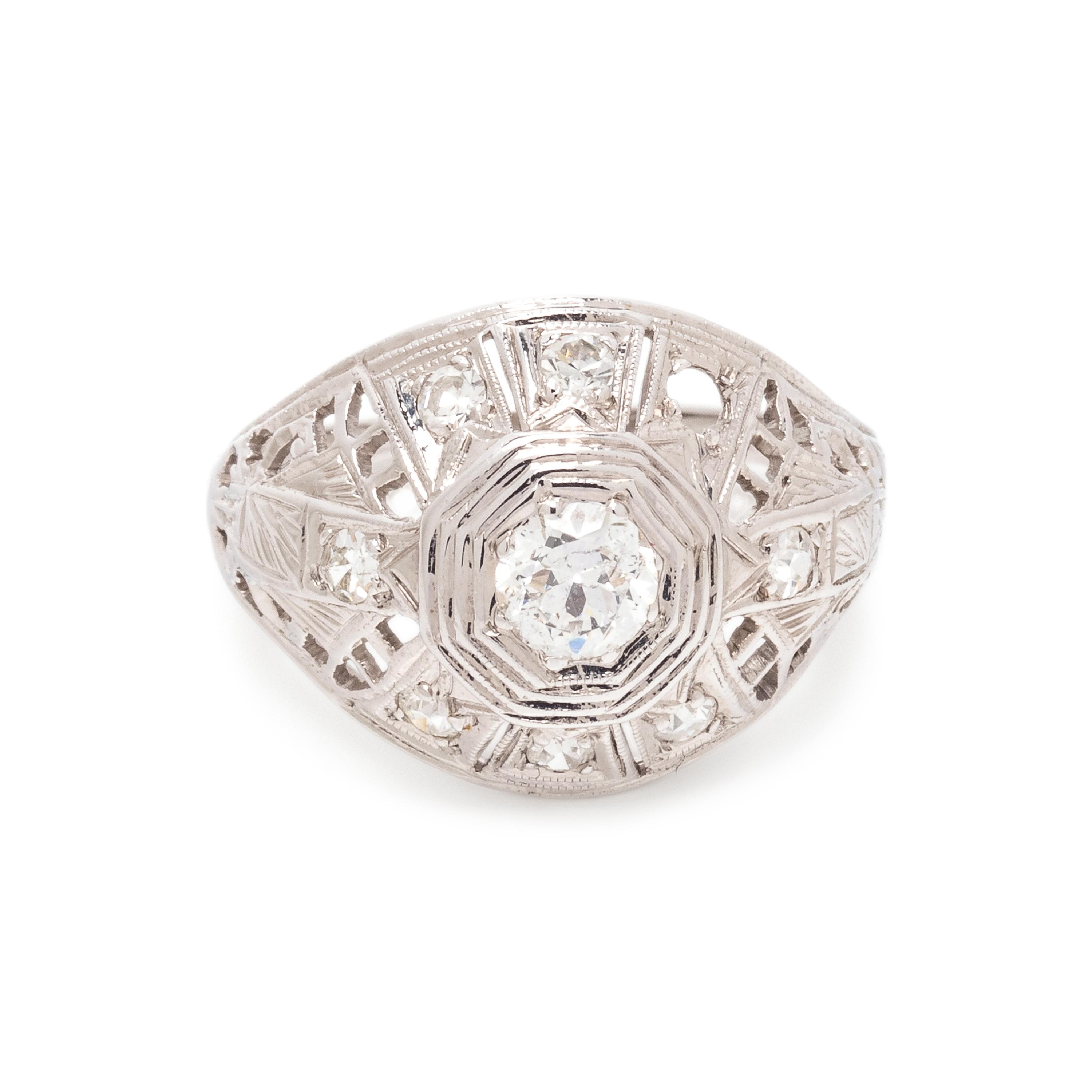 WHITE GOLD AND DIAMOND RING