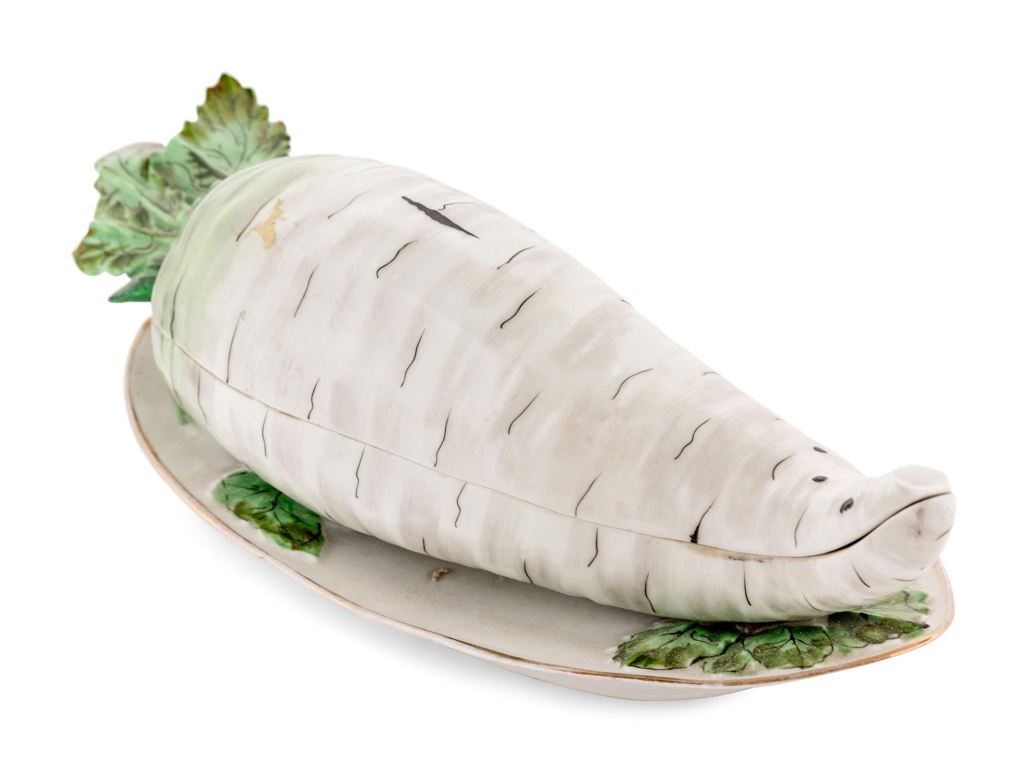 An M.S. Kuznetsov Porcelain Parsnip-Form Covered Box