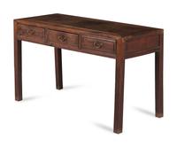 A Chinese Huanghuali Writing Table, Second Half 19th Century 清晚期 黃花梨書桌