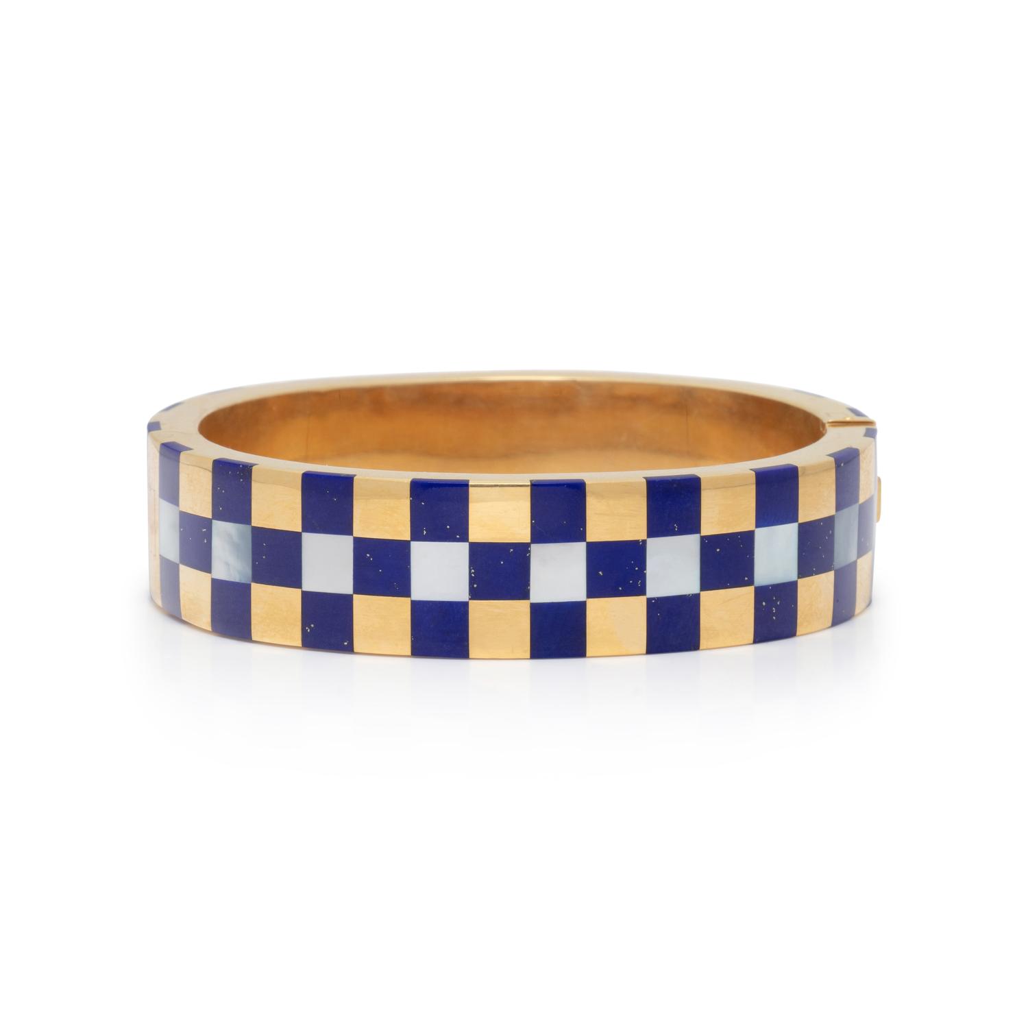 ANGELA CUMMINGS, TIFFANY & CO., MOTHER-OF-PEARL, LAPIS LAZULI, AND YELLOW GOLD BANGLE BRACELET