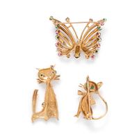 COLLECTION OF YELLOW GOLD AND GEMSTONE ANIMAL BROOCHES