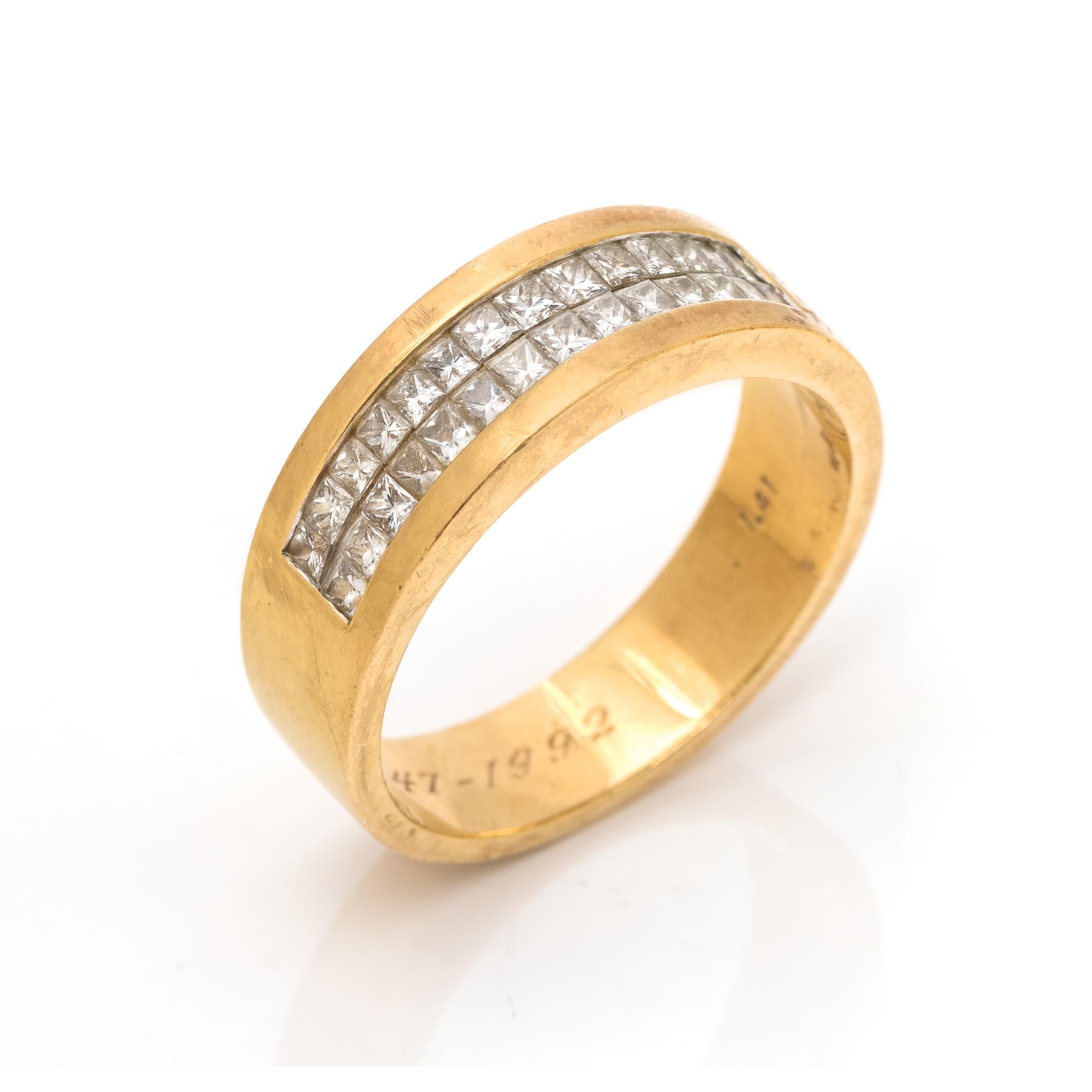 YELLOW GOLD AND DIAMOND RING
