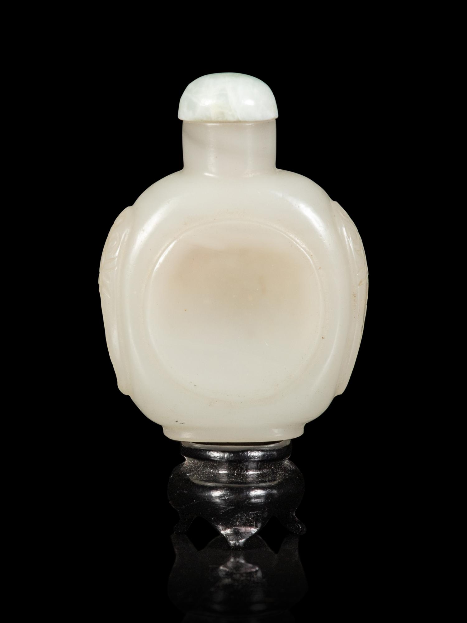 A Chinese White Glass Imitating Jade Snuff Bottle