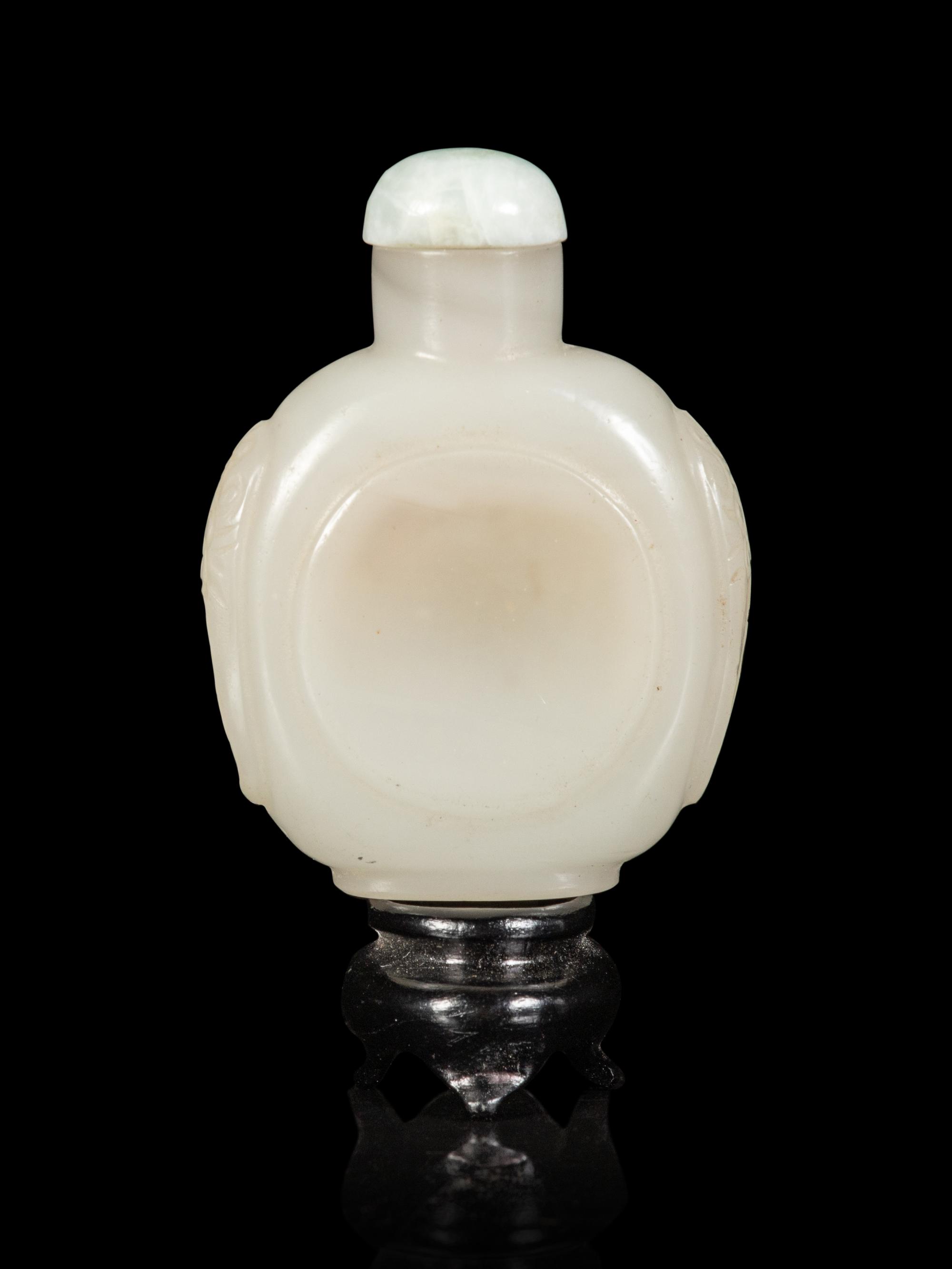 A Chinese White Glass Imitating Jade Snuff Bottle