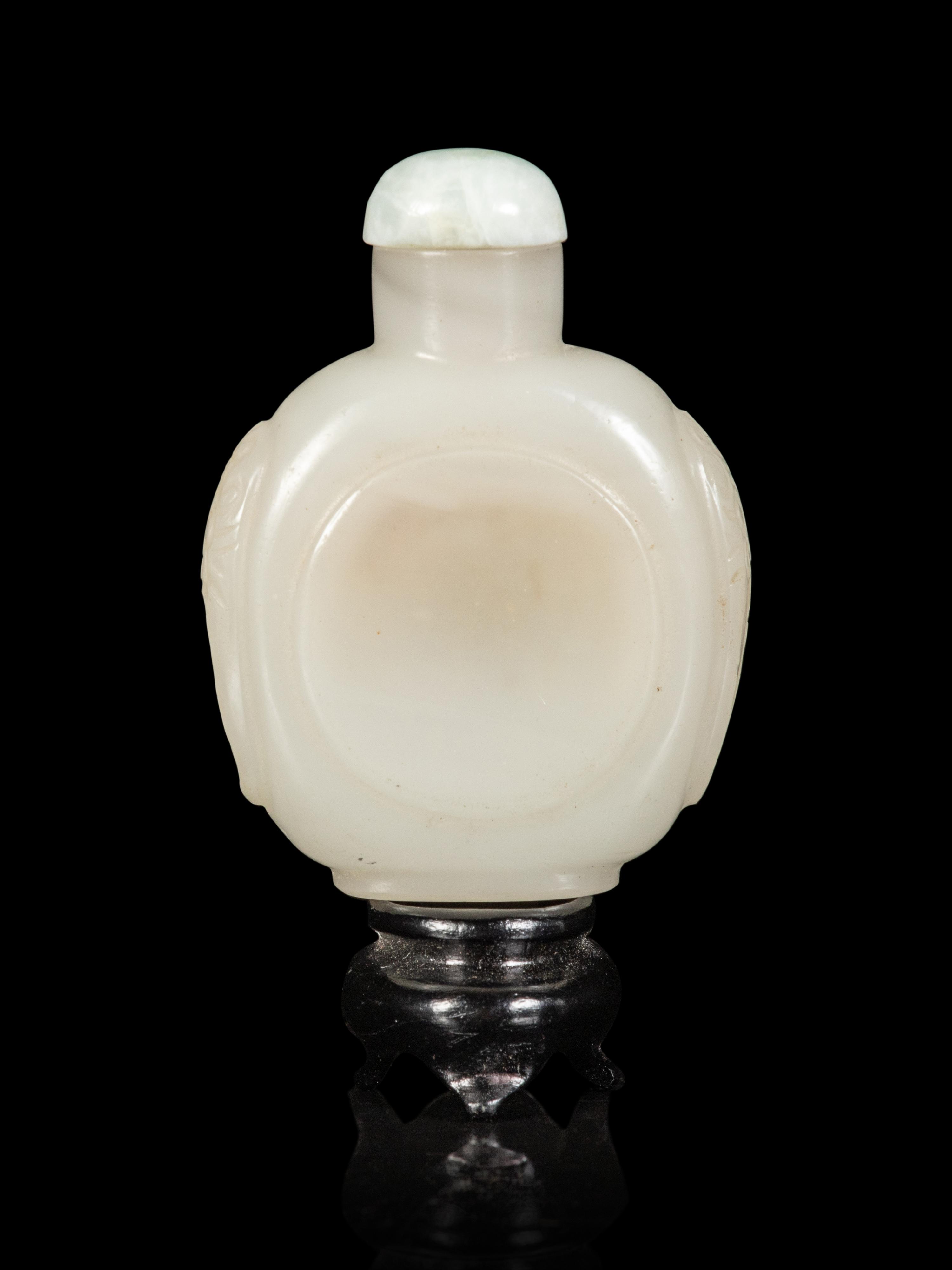 A Chinese White Glass Imitating Jade Snuff Bottle