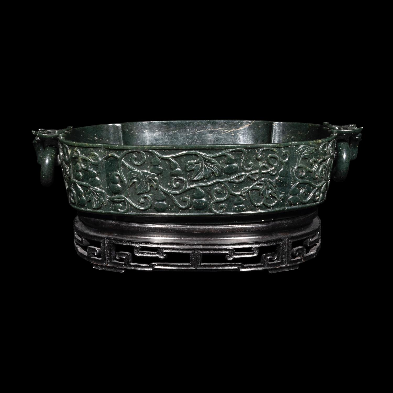 A Chinese Spinach Jade Marriage Bowl, Late Qing/Republic Period 晚清/民國 碧玉雕福祿萬代雙蝠活耳洗