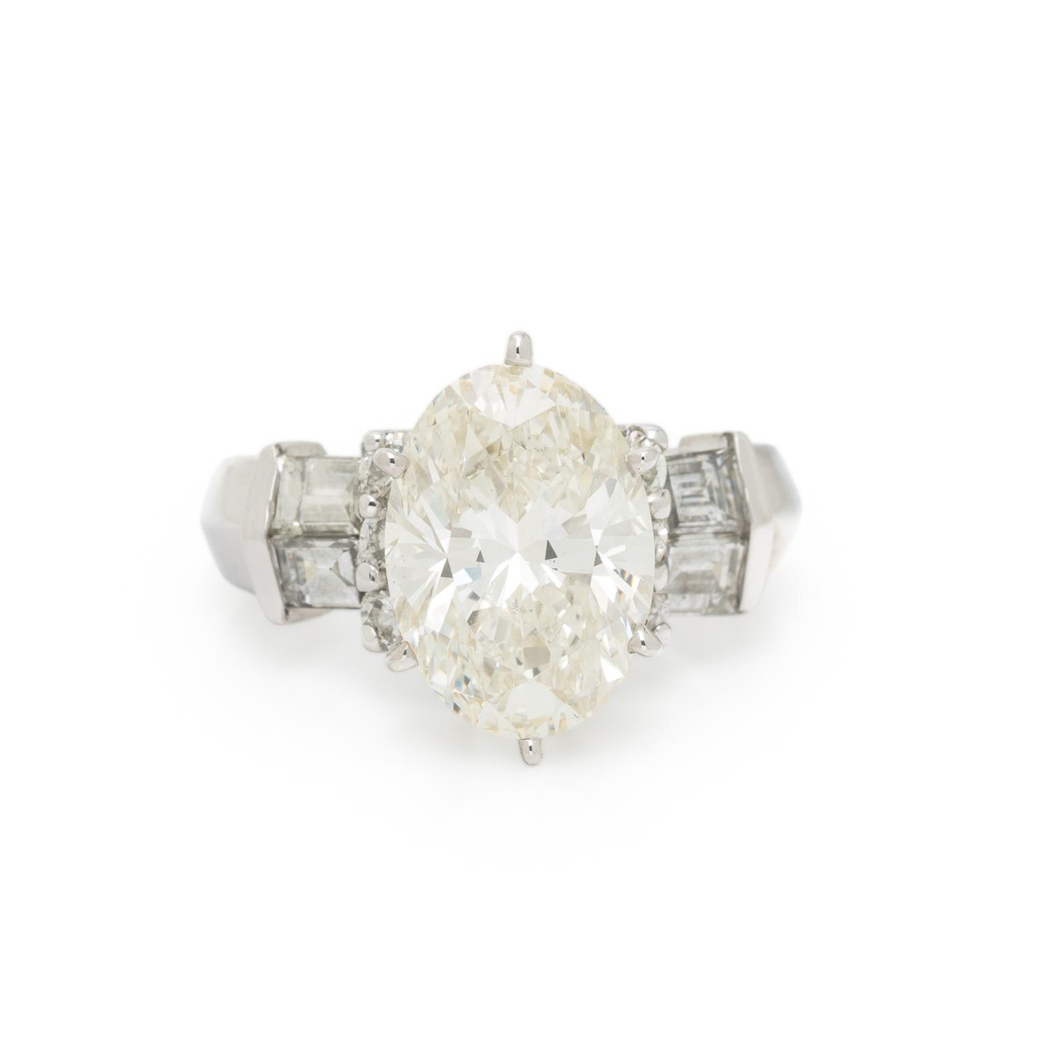 DIAMOND AND PLATINUM RING