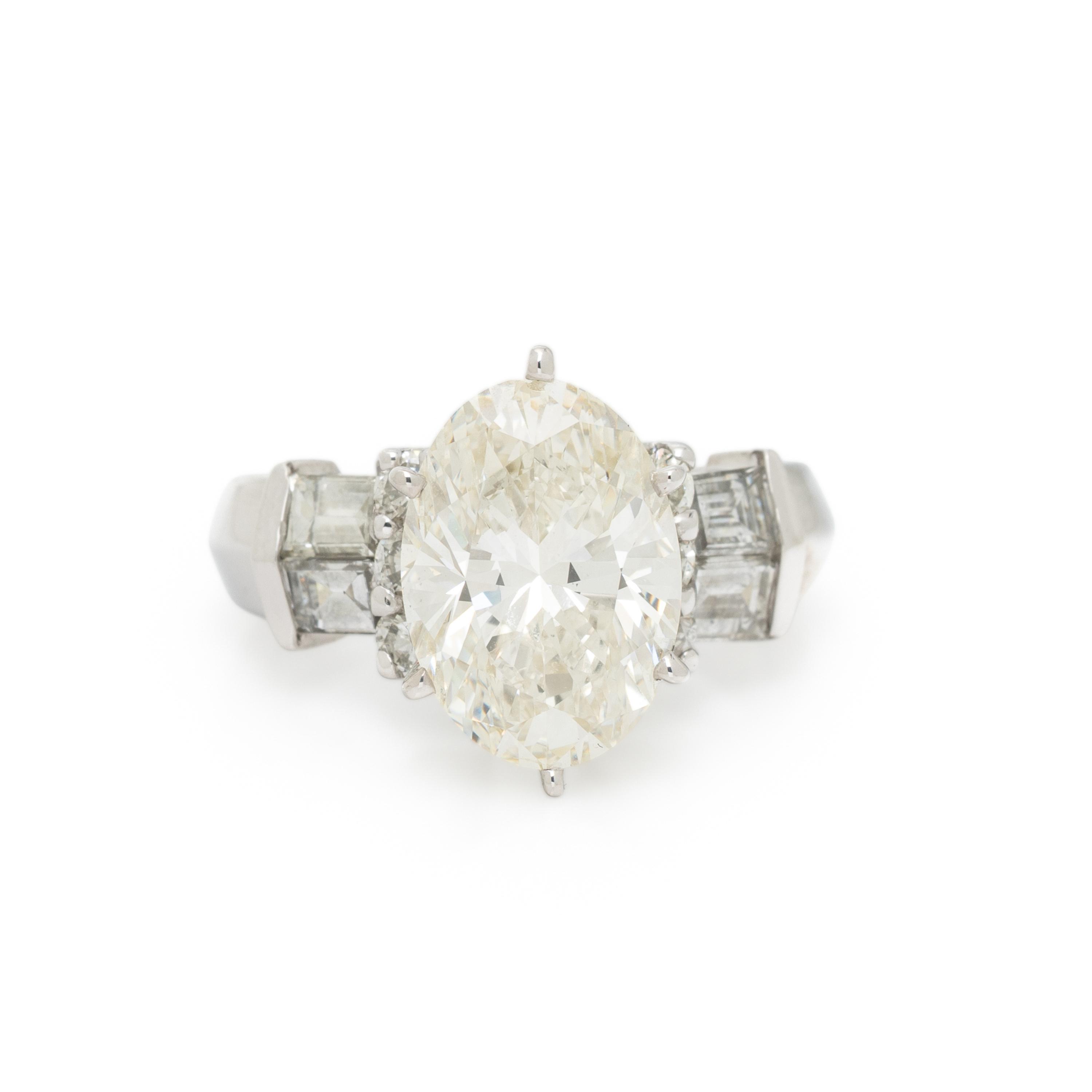 DIAMOND AND PLATINUM RING