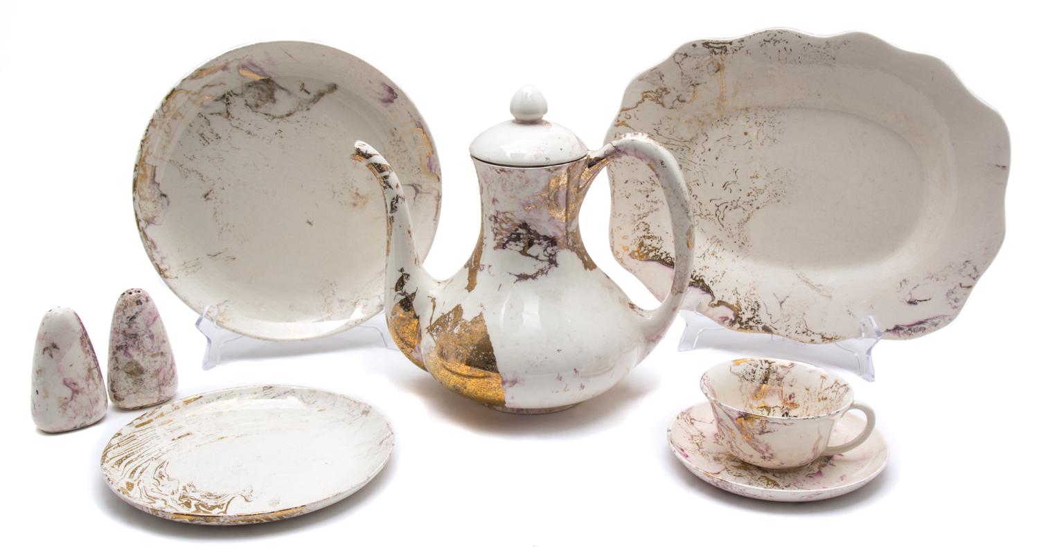 A Sascha Brastoff Porcelain Dinner Service Diameter of first 10 1/2 inches. — 20TH CENTURY