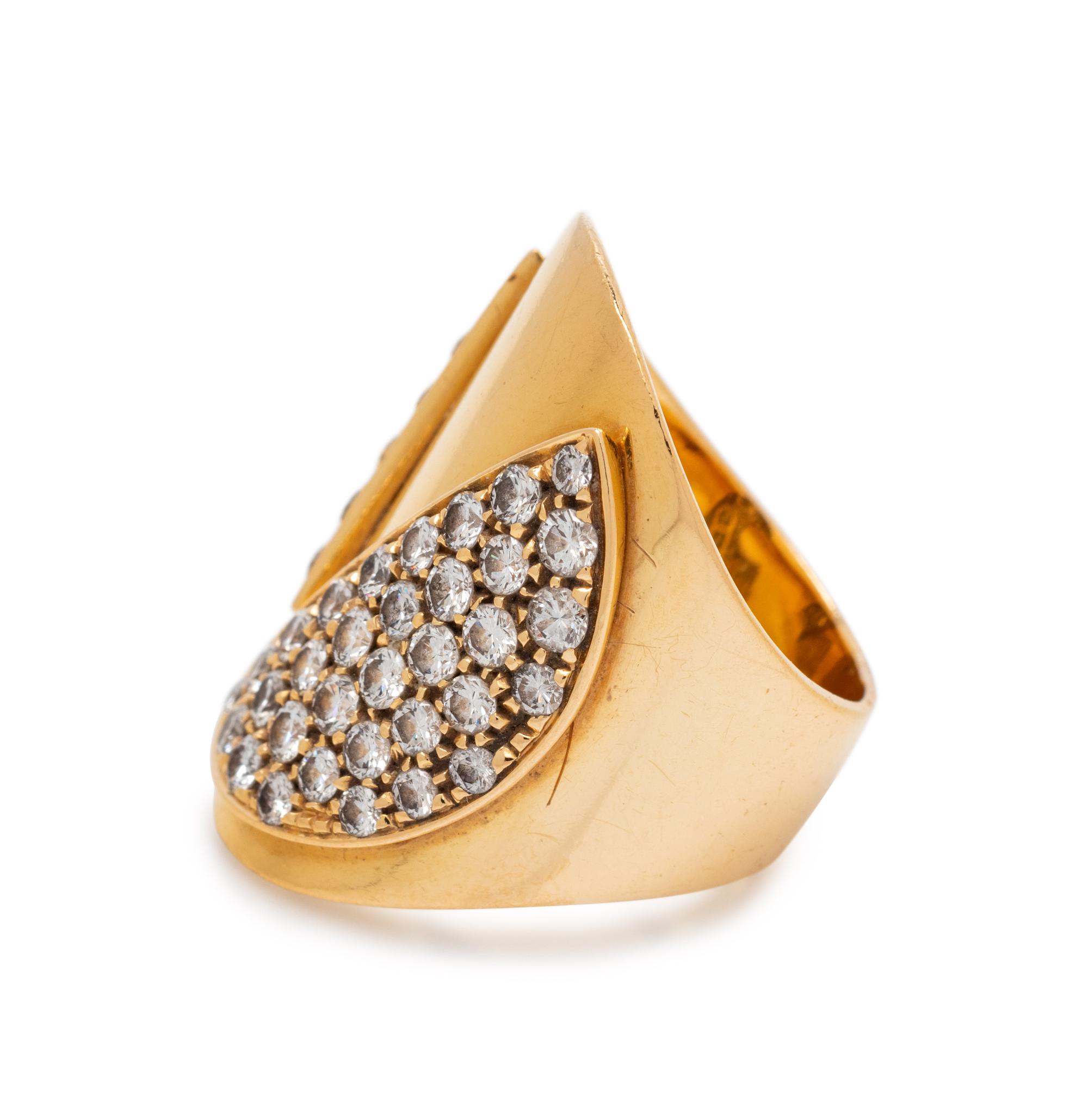 YELLOW GOLD, DIAMOND AND COLORED DIAMOND RING