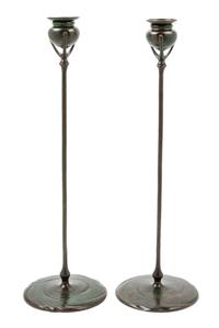 Tiffany Studios, EARLY 20TH CENTURY, a pair of bronze candlesticks (1213)