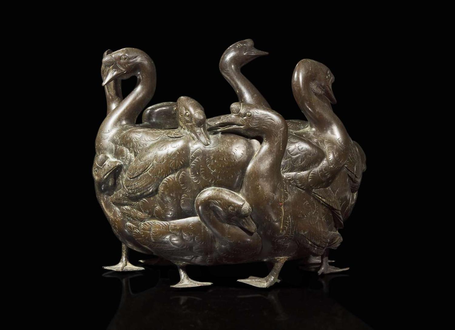 A large Japanese patinated bronze “Geese” jardinière, Meiji/Taisho period 銅加漆鵝形花盆 明治至大正