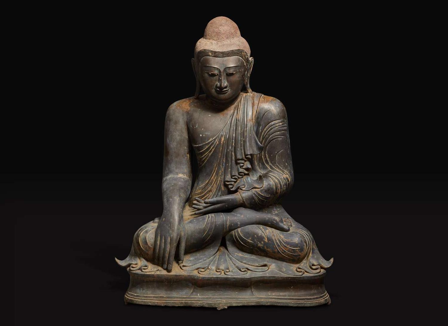 A very large Mandalay style Burmese patinated bronze figure of the seated Buddha 大型緬甸加漆銅塑佛造像