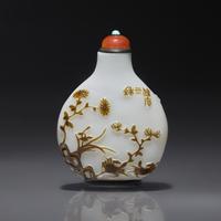 A Chinese Overlay Glass Snuff Bottle, Yangzhou School, Qing Dynasty, Circa 1850-1890 — 1850-1890年 揚州作涅白地套棕料賞秋圖鼻煙壺