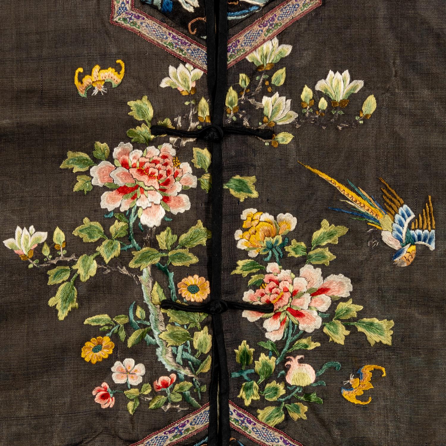 A Chinese Embroidered Summer Gauze Lady's Jacket, 19th Century 清晚期 醬地綉牡丹紋女紗褂