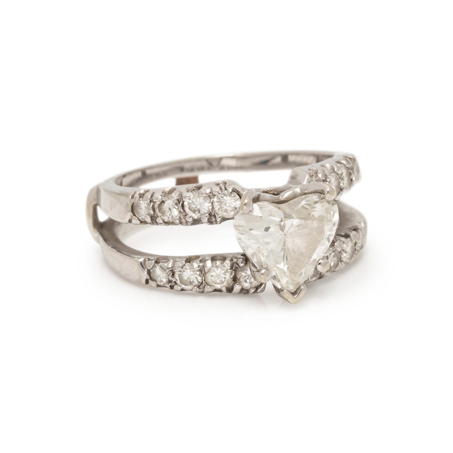WHITE GOLD AND DIAMOND RING