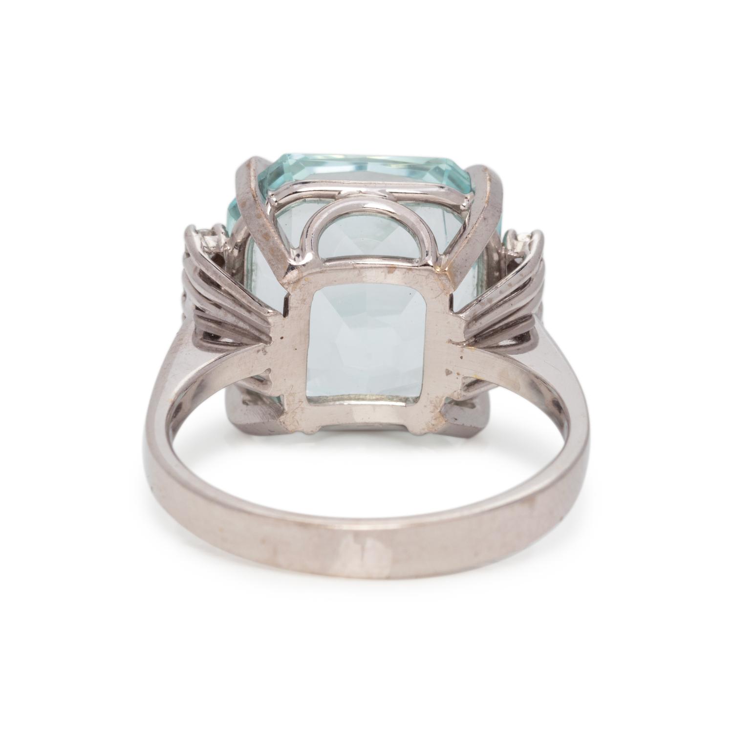 AQUAMARINE AND DIAMOND RING
