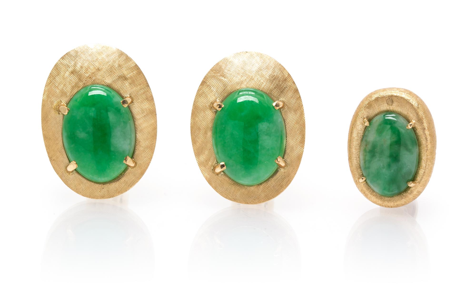 A 14 Karat Yellow Gold and Jade Dress Set, 13.90 dwts.