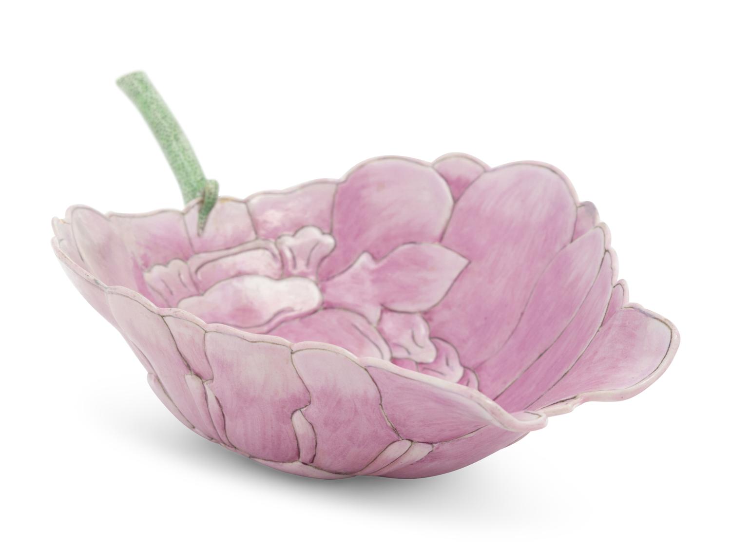A Chinese Famille Rose Porcelain 'Lotus' Cup