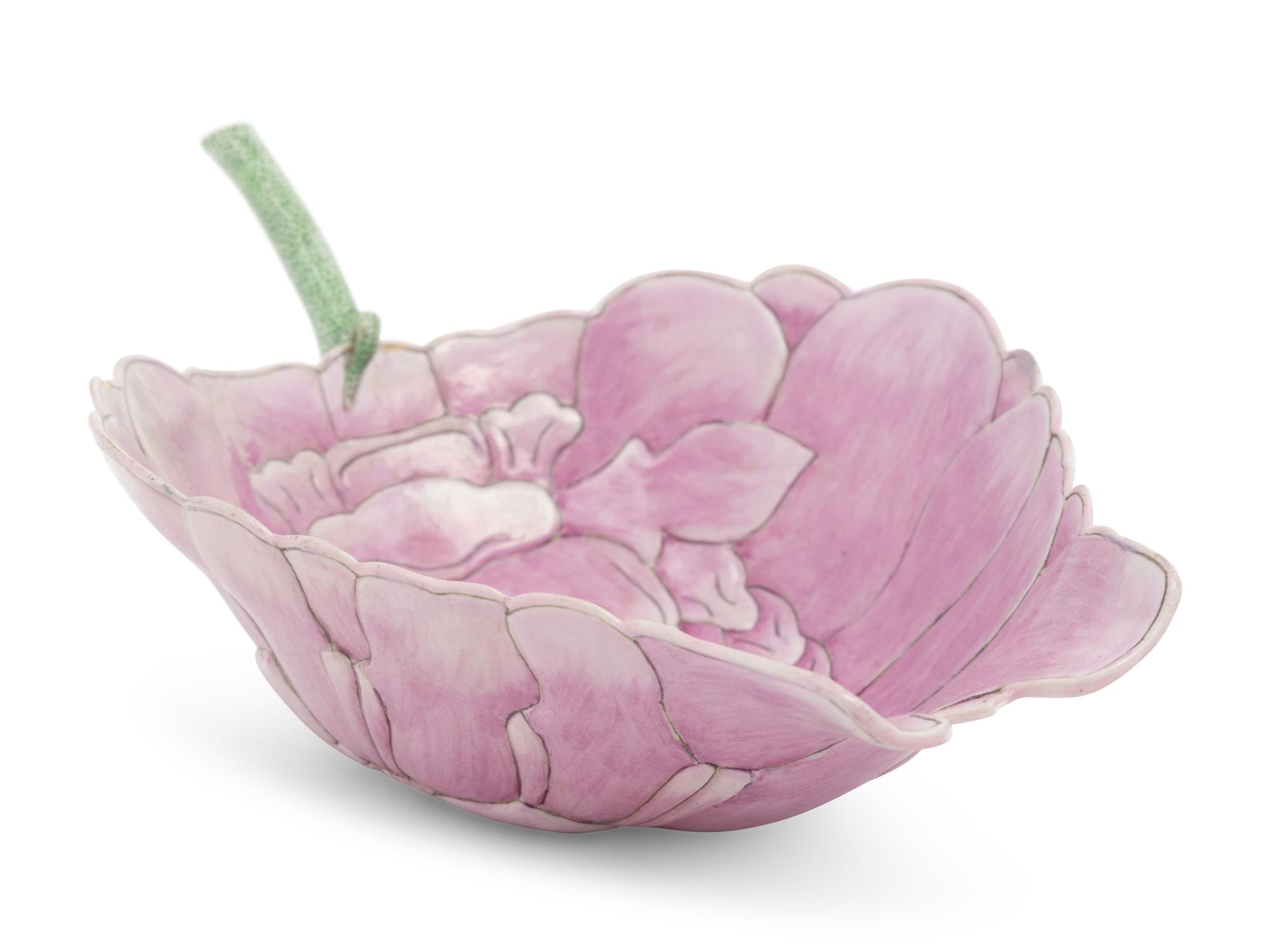 A Chinese Famille Rose Porcelain 'Lotus' Cup