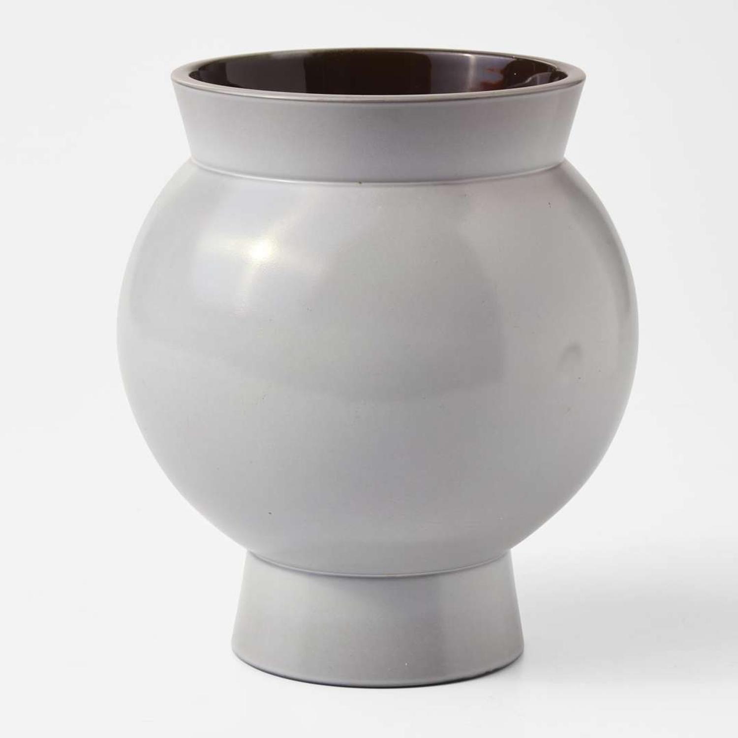 A Wedgwood Keith Murray (1882-1981) Designed Vase UK, 1930s