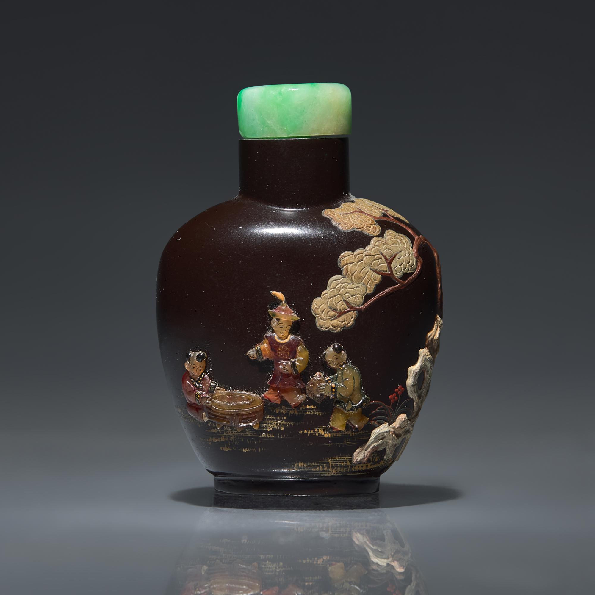 An Unusual Embellished Patinated Metal Snuff Bottle, Early 20th Century — 二十世紀初 金屬胎嵌寶人物圖鼻煙壺