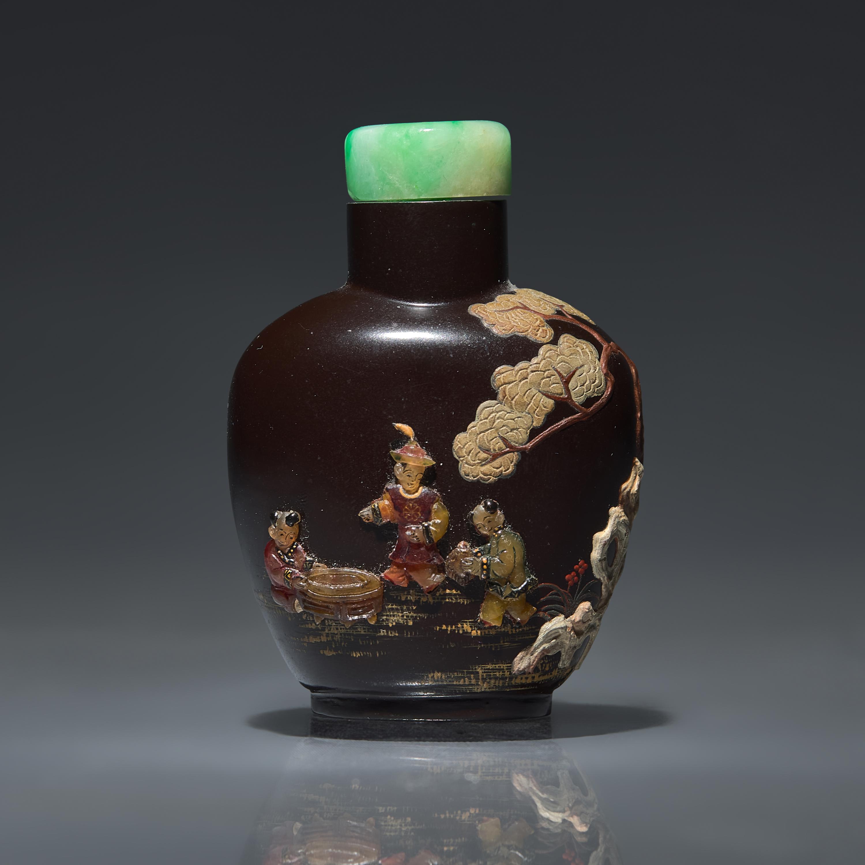 An Unusual Embellished Patinated Metal Snuff Bottle, Early 20th Century — 二十世紀初 金屬胎嵌寶人物圖鼻煙壺