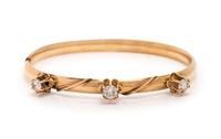 YELLOW GOLD AND DIAMOND BANGLE BRACELET