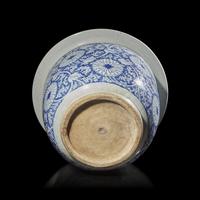 A Large Blue and White Porcelain 'Lotus Scroll' Jardiniere, 18th-19th Century 清中晚期 青花纏枝蓮紋大缸