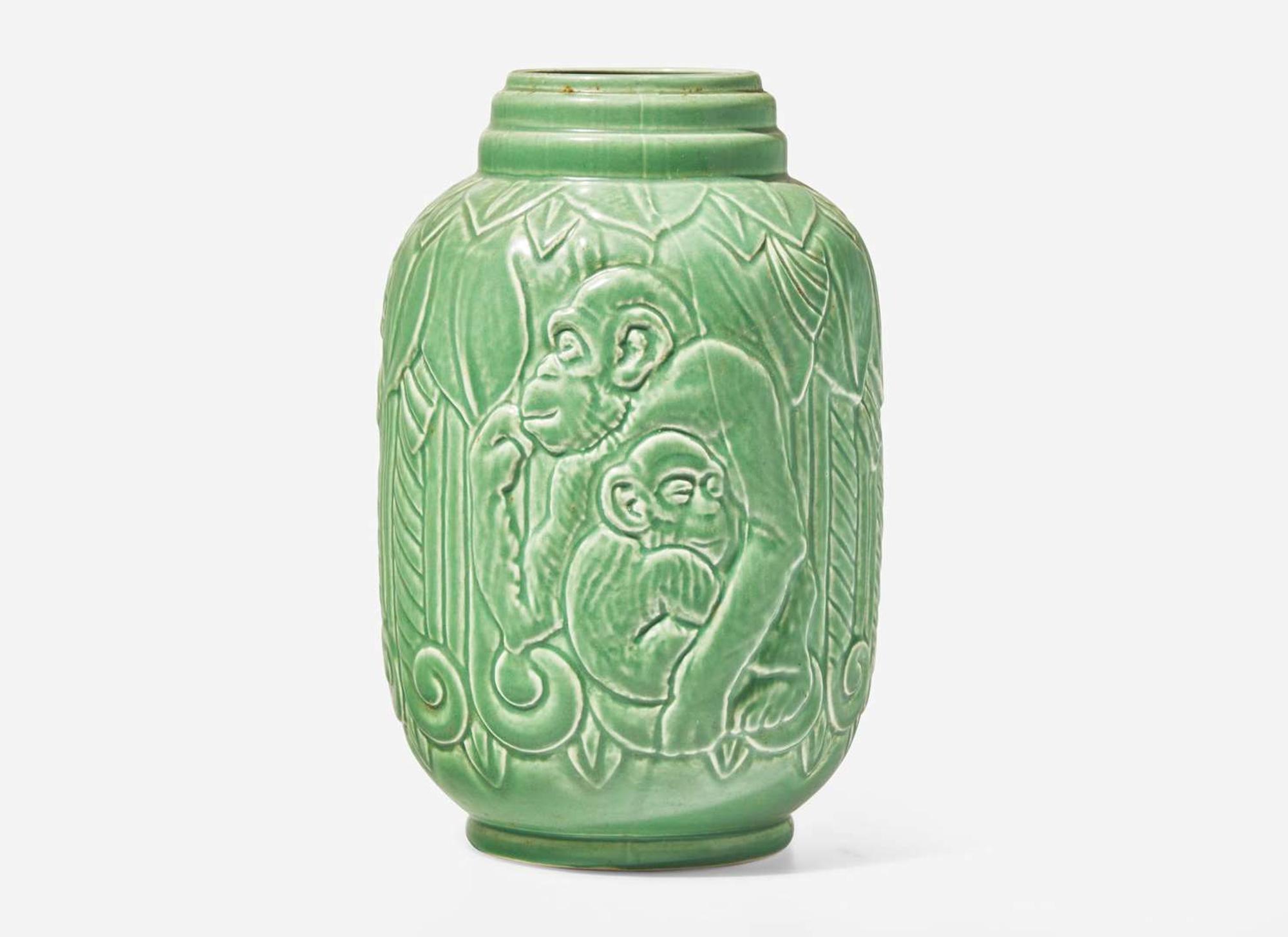 A Wedgwood Queensware Vase, UK, 1932