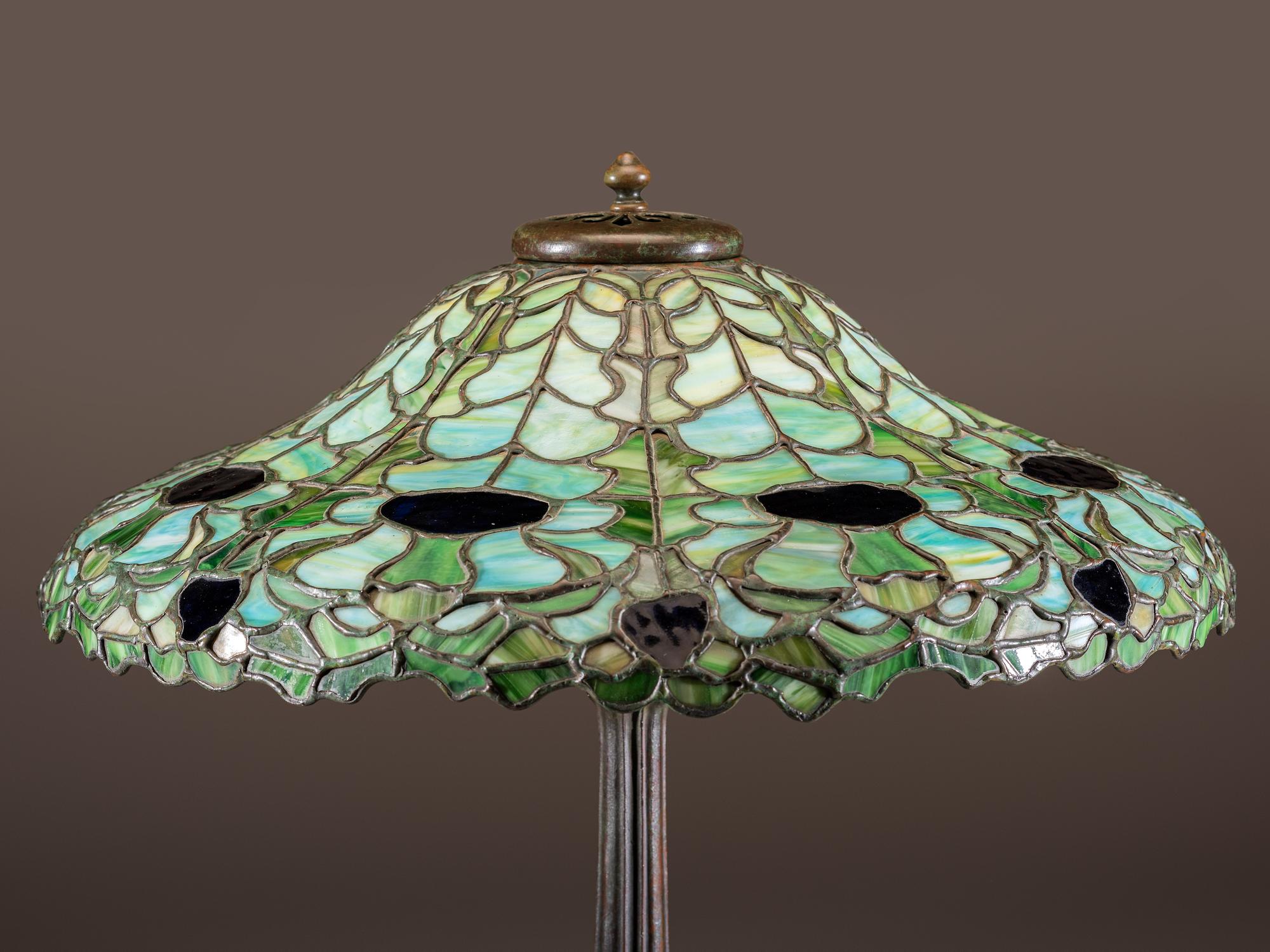 Thistle Table Lamp