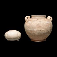 A Chinese Small Melon Form Coupe and a Small Jar, Tang Dynasty or Later 唐或以後 白釉瓜棱水呈及白陶雙系罐