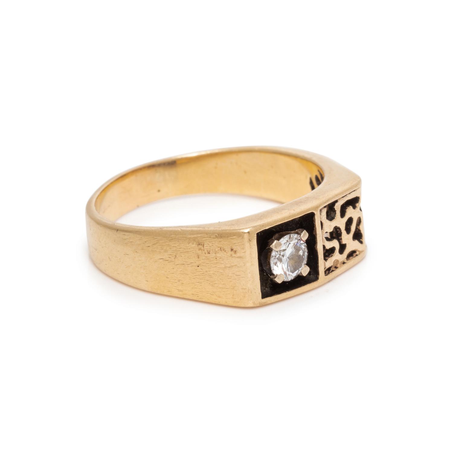 YELLOW GOLD AND DIAMOND RING