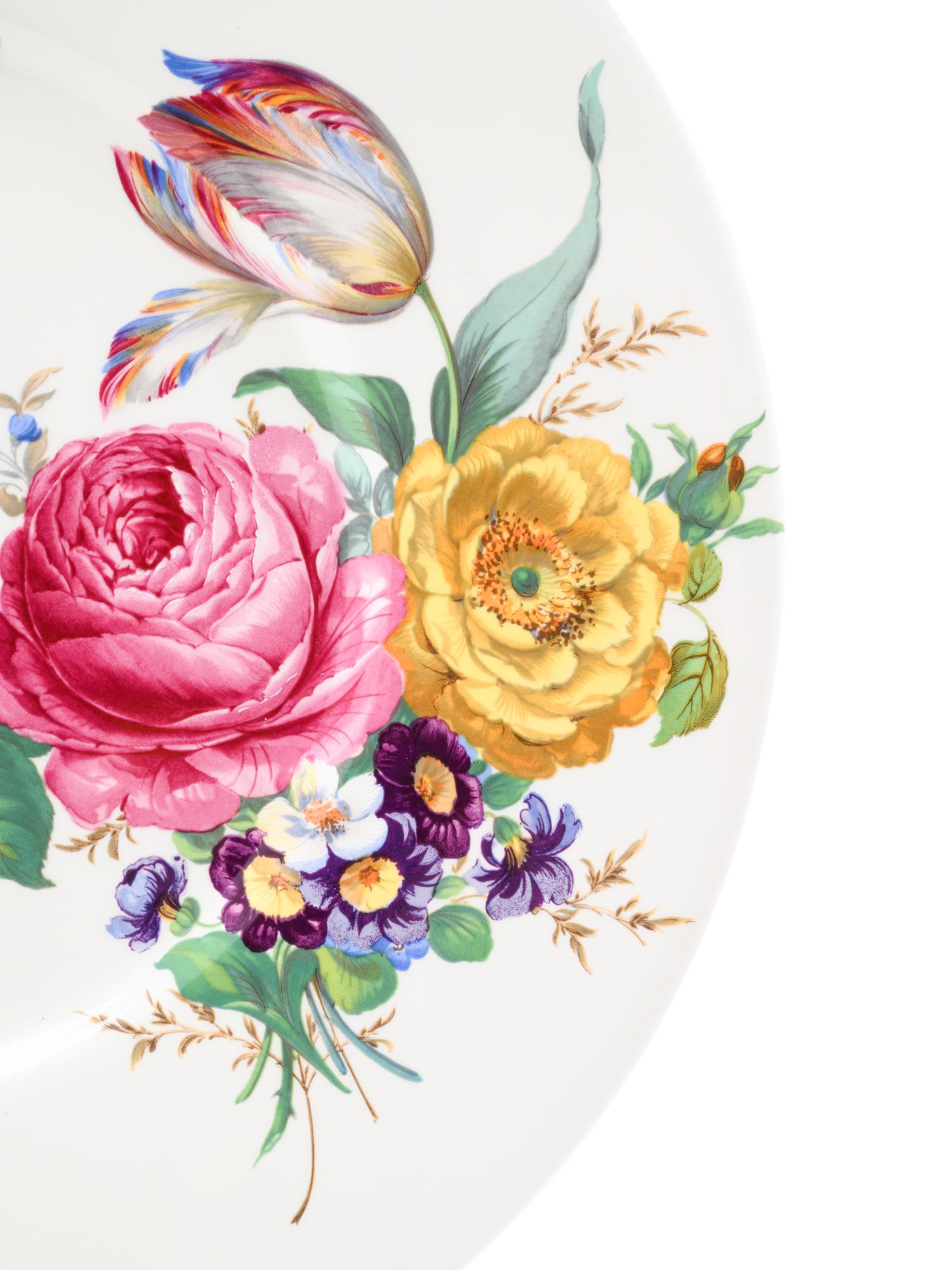 A Set of Eight Italian Porcelain Chargers