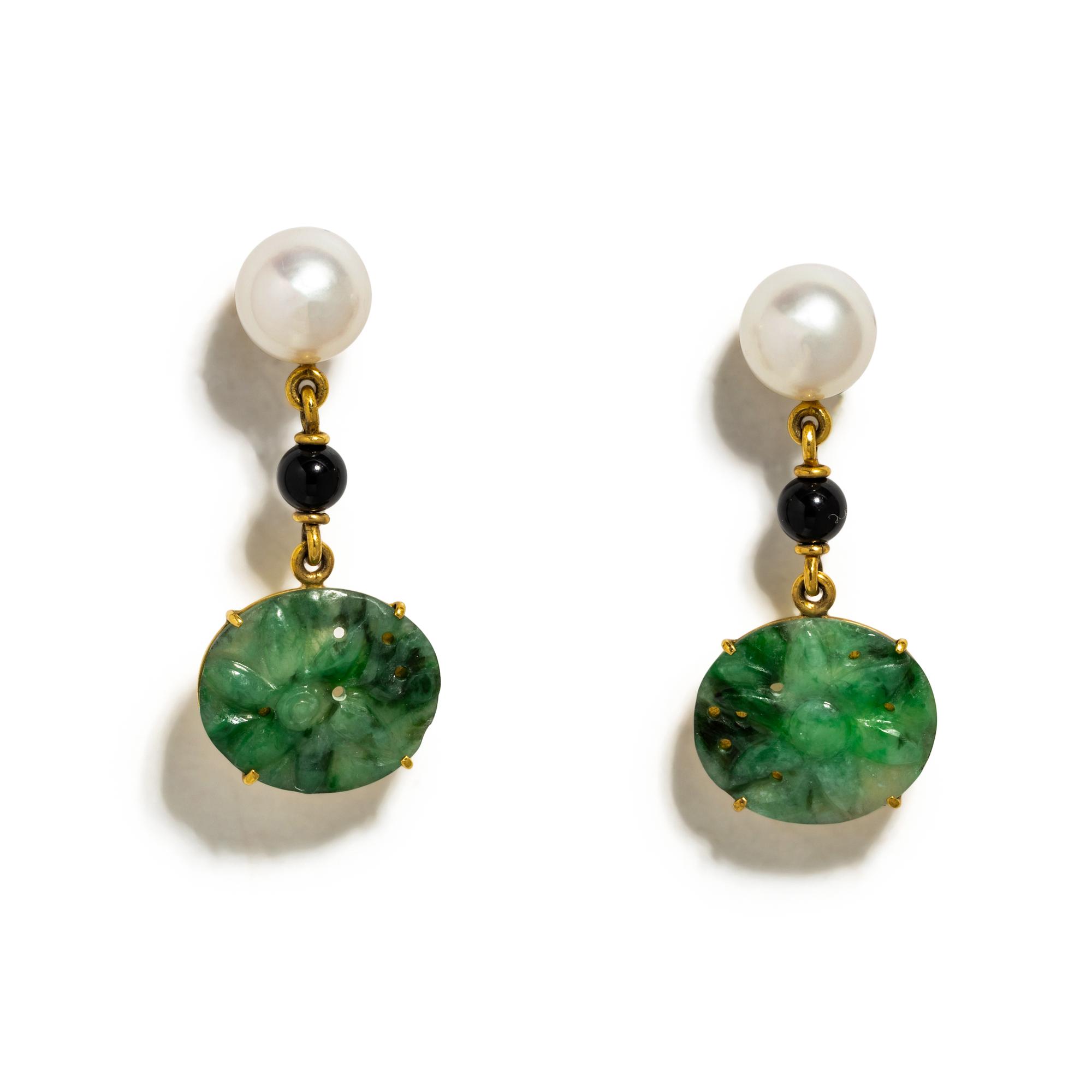 COLLECTION OF YELLOW GOLD, JADE, ONYX AND CULTURED PEARL JEWELRY