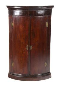 A Georgian Mahogany Hanging Corner Cabinet Height 43 1/2 x width 27 inches. — 18/19TH CENTURY
