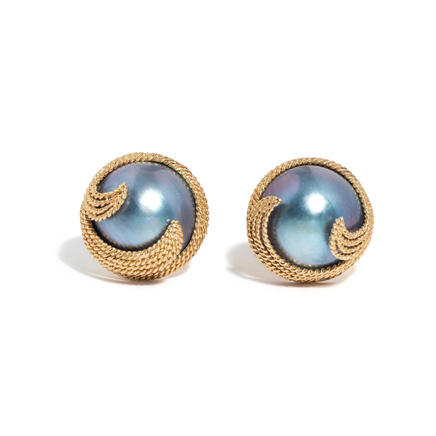 YELLOW GOLD AND CULTURED MABE PEARL CUFFLINKS