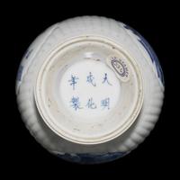 A Chinese Blue and White Porcelain ' Bogu ' Vase, Kangxi Period 清康熙 青花博古圖賞瓶