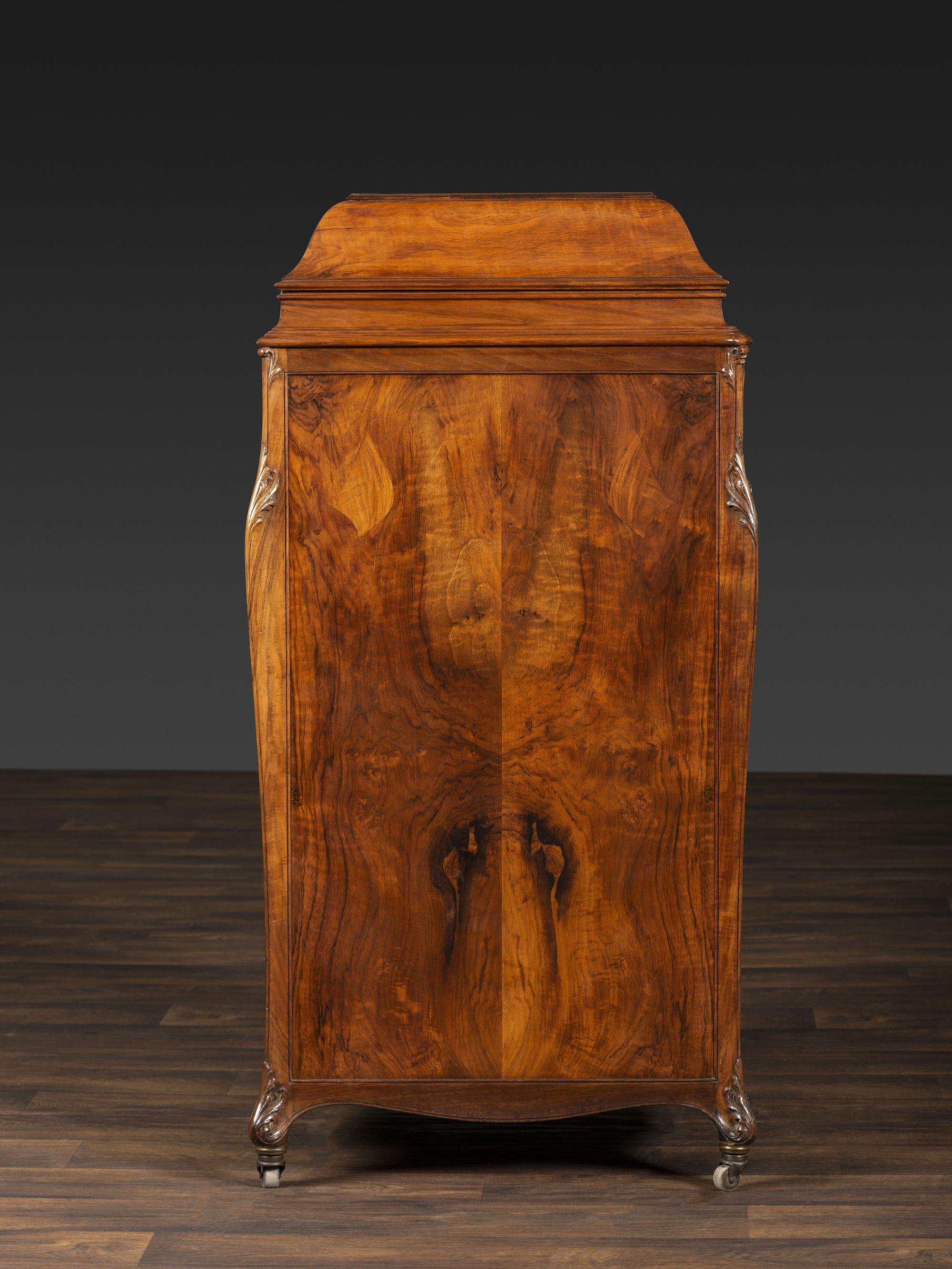 A Victrola XVI Circassian Walnut Phonograph