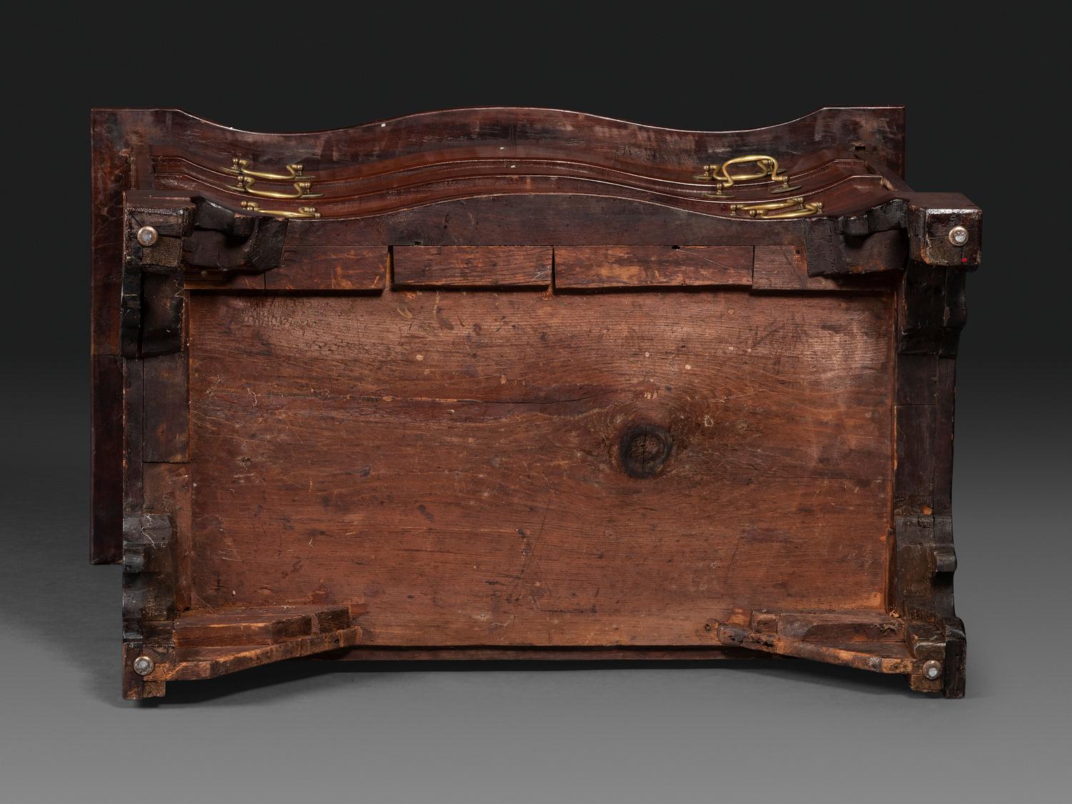 A Chippendale Mahogany Serpentine Chest of Drawers