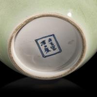A Large Japanese Porcelain Vase, Makuzu Kozan, Meiji Period — 日本明治時期 宮川香山製芙蓉花大罐