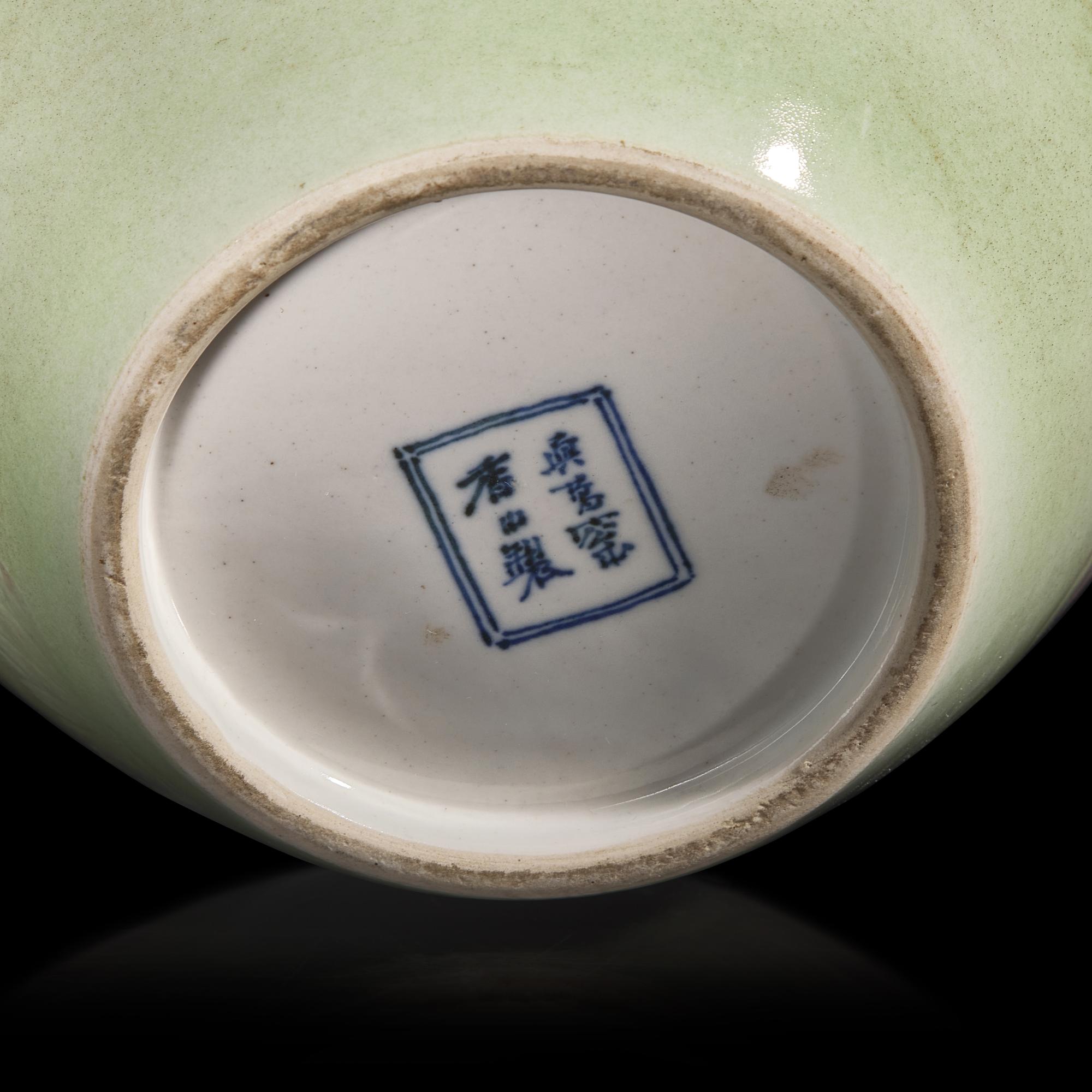 A Large Japanese Porcelain Vase, Makuzu Kozan, Meiji Period — 日本明治時期 宮川香山製芙蓉花大罐